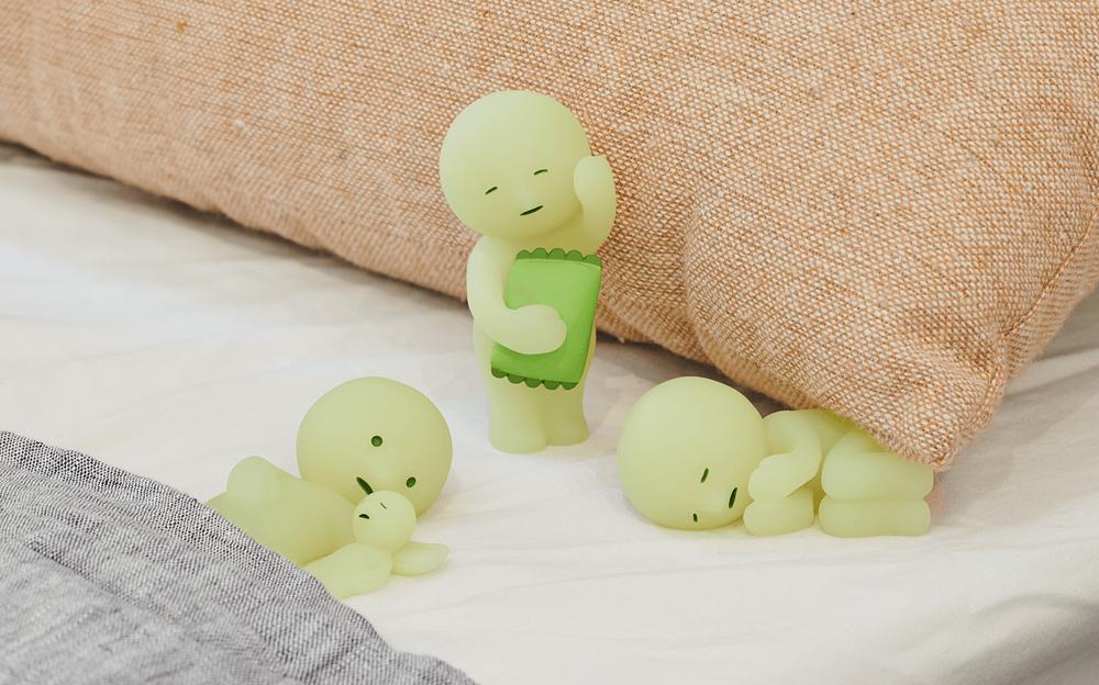 Smiski Mini Figure Bed Series – Plastick Crack